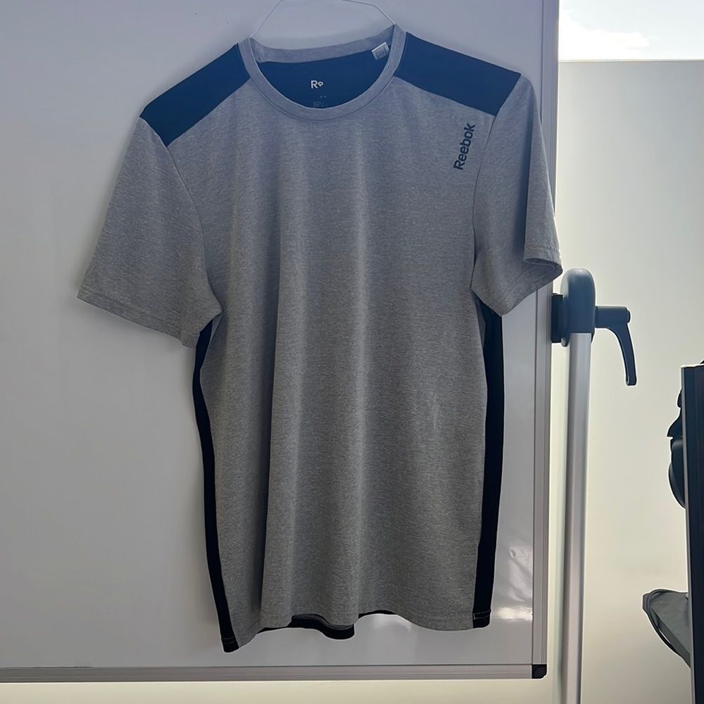 Reebok mens medium workout shirt grey / gray / black